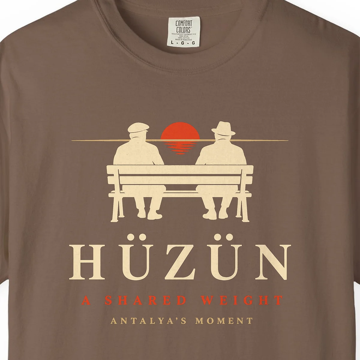 Hüzün Night Tee in Espresso, close-up